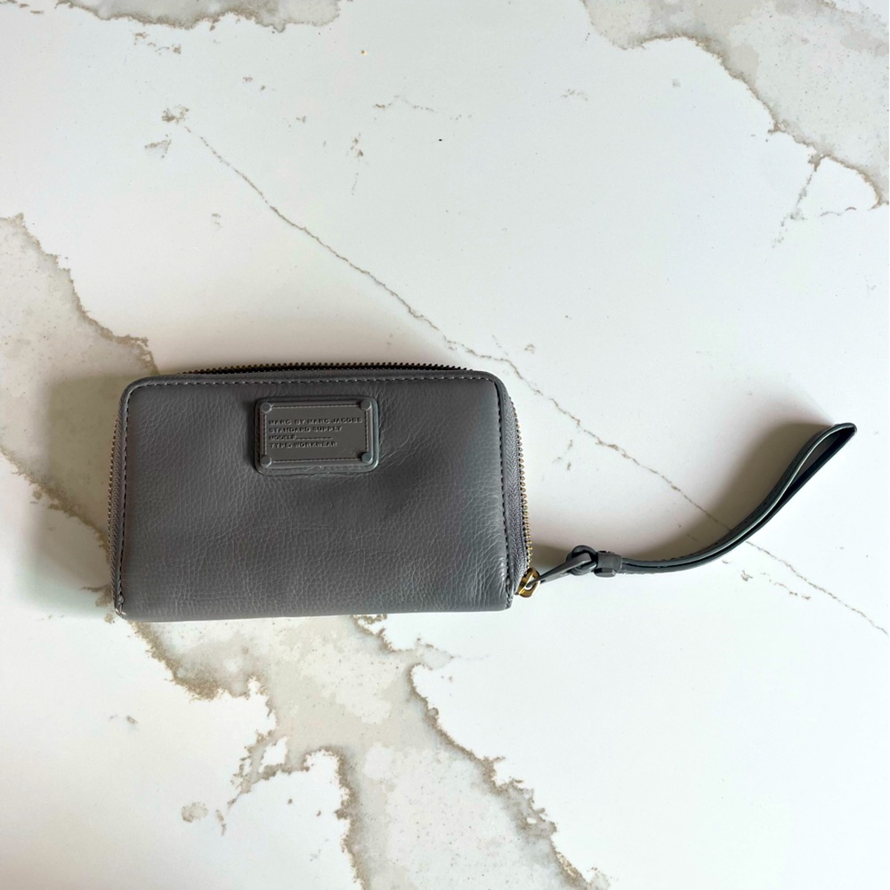 Authentic Marc Jacobs Gray Leather Wristlet